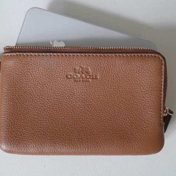 Authentic Coach Brown Leather Wristlet - Picture 2 of 7